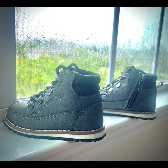 5T Children’s Place Zip-Up Toddler Boots - Picture 3 of 5